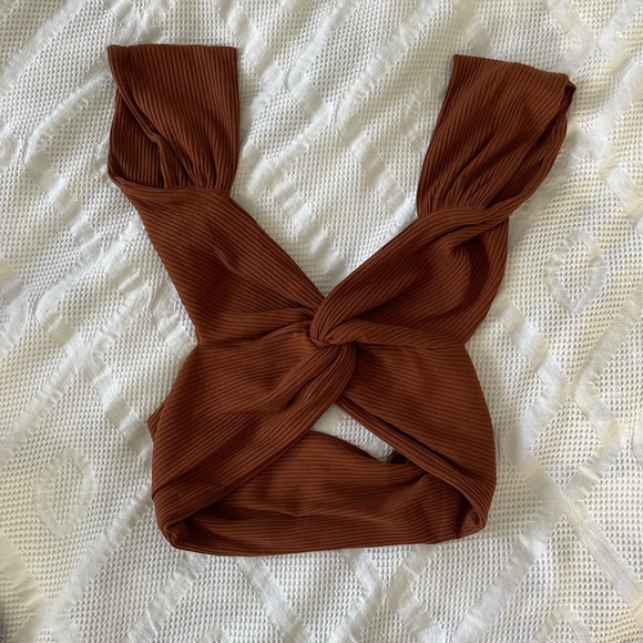 Crop top with open back - Picture 1 of 3